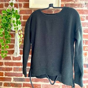 BLOUSE: Grayish-green blouse/sweater by Cable & Gauge